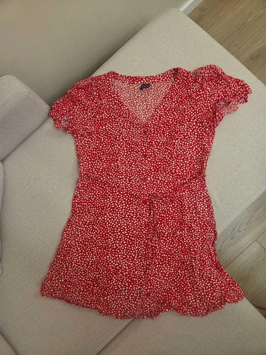 Czerwona sukienka w grochy Vero Moda | rozmiar z metki XL odpowiada M