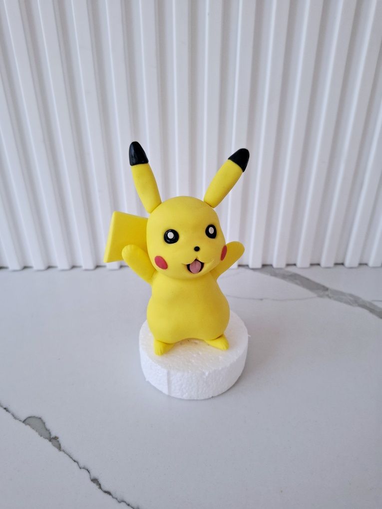 Pikachu figurka z masy cukrowej na tort
