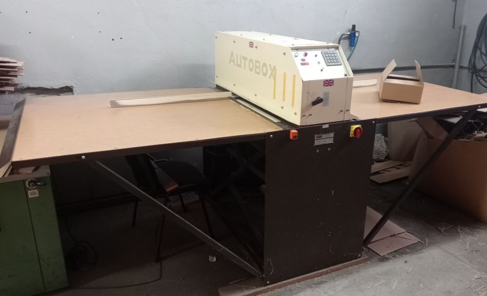 Zestaw maszyn do produkcji kartonów AUTOBOX BOXMAKER 1000 + formatówka