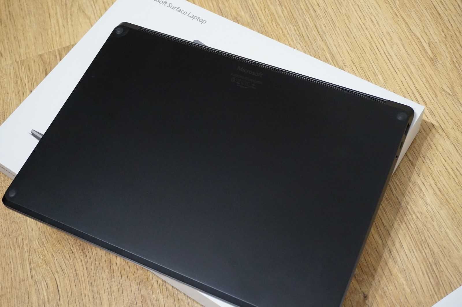 Microsoft Surface Laptop 3 15", 8 GB / 256 GB, AMD Ryzen 5, dotyk