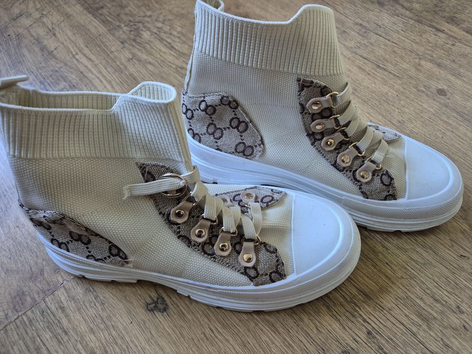 Buty damskie z cholewką