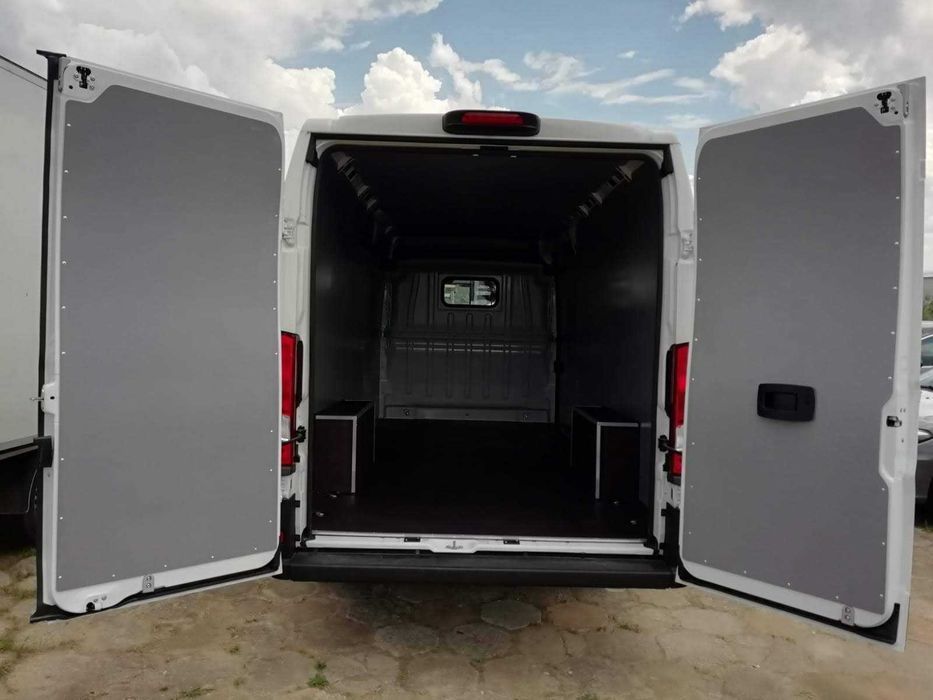 Fiat Ducato L4H2 Zabudowa busa auta dostawczego ze sklejki laminowanej