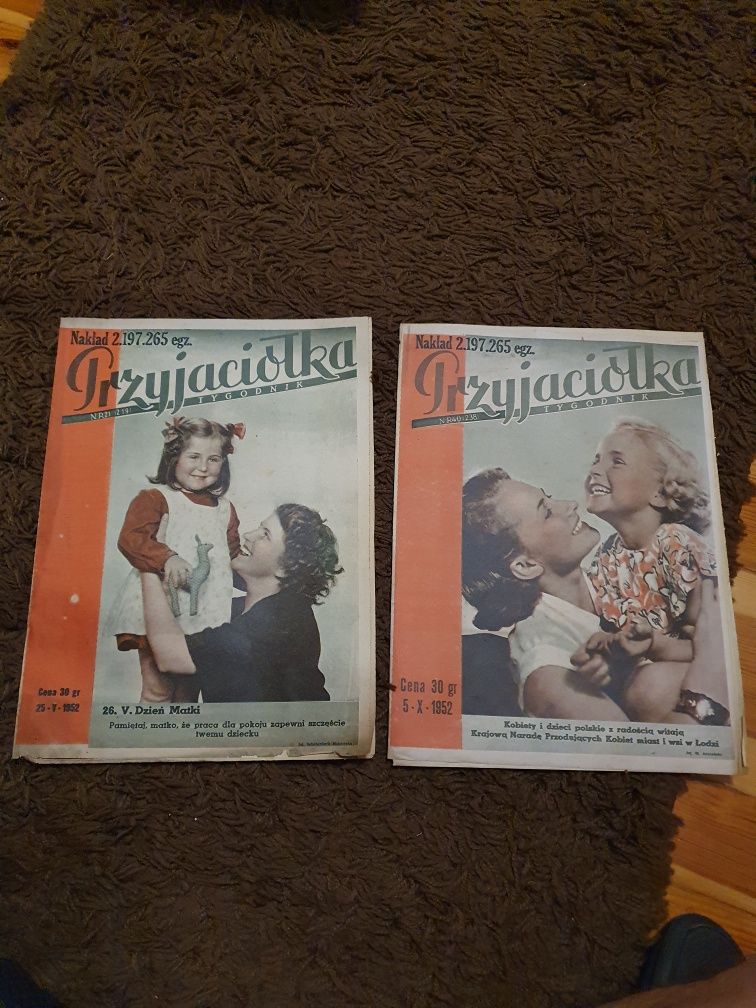 Dwa egzemplarze tygodnika Przyjaciółka, rok 1952