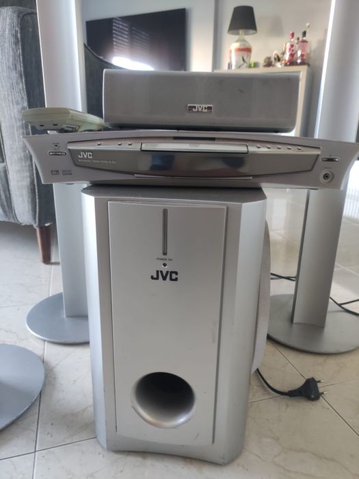 Sistema Home Cinema JVC TH-A85
Som / DVD/cd   
JVC sistema home cinema