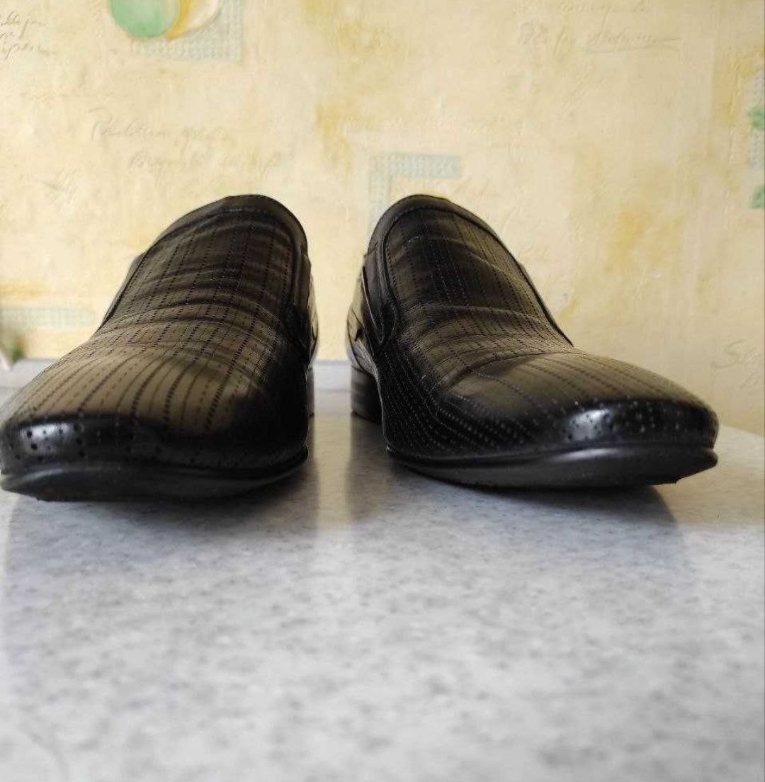 Три пары туфель мужских за 1400 грн.