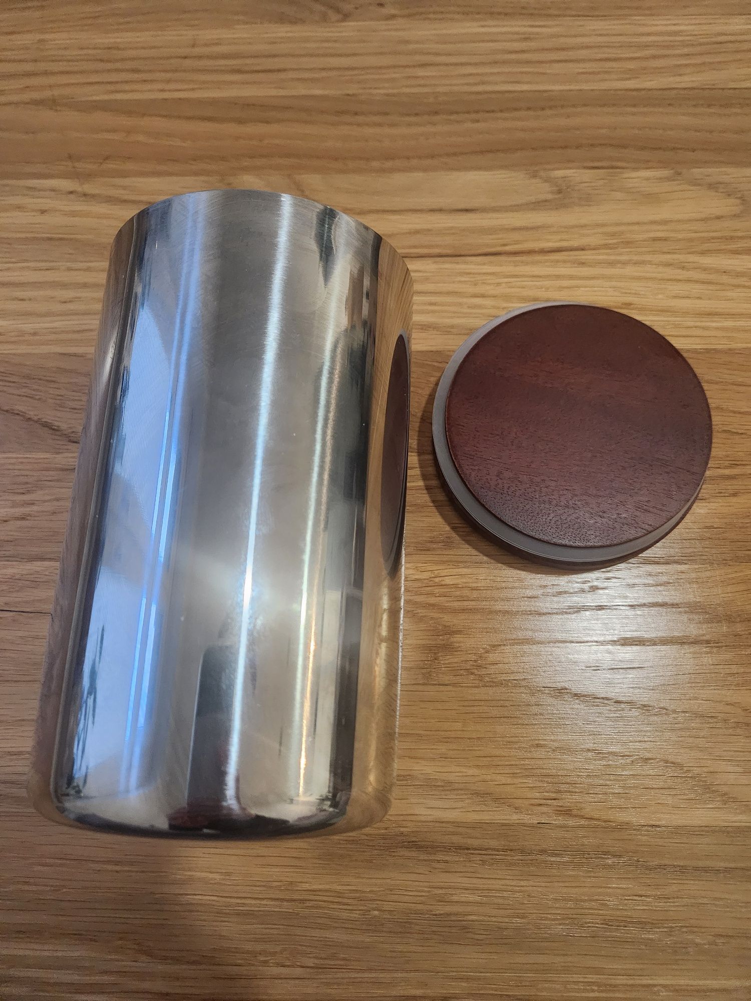 Metalowy pojemnik kuchenny h&m home z pokrywką