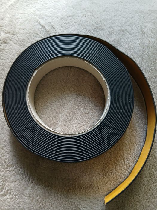 Czarna listwa wykończeniowa  5m