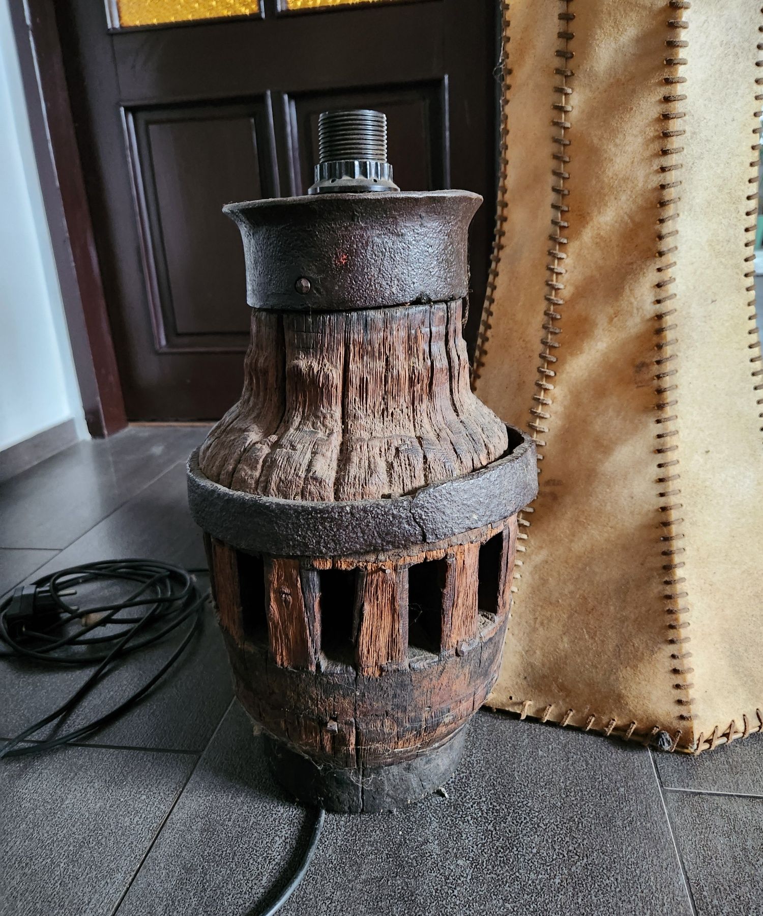 Stara lampa abażur ze skóry
