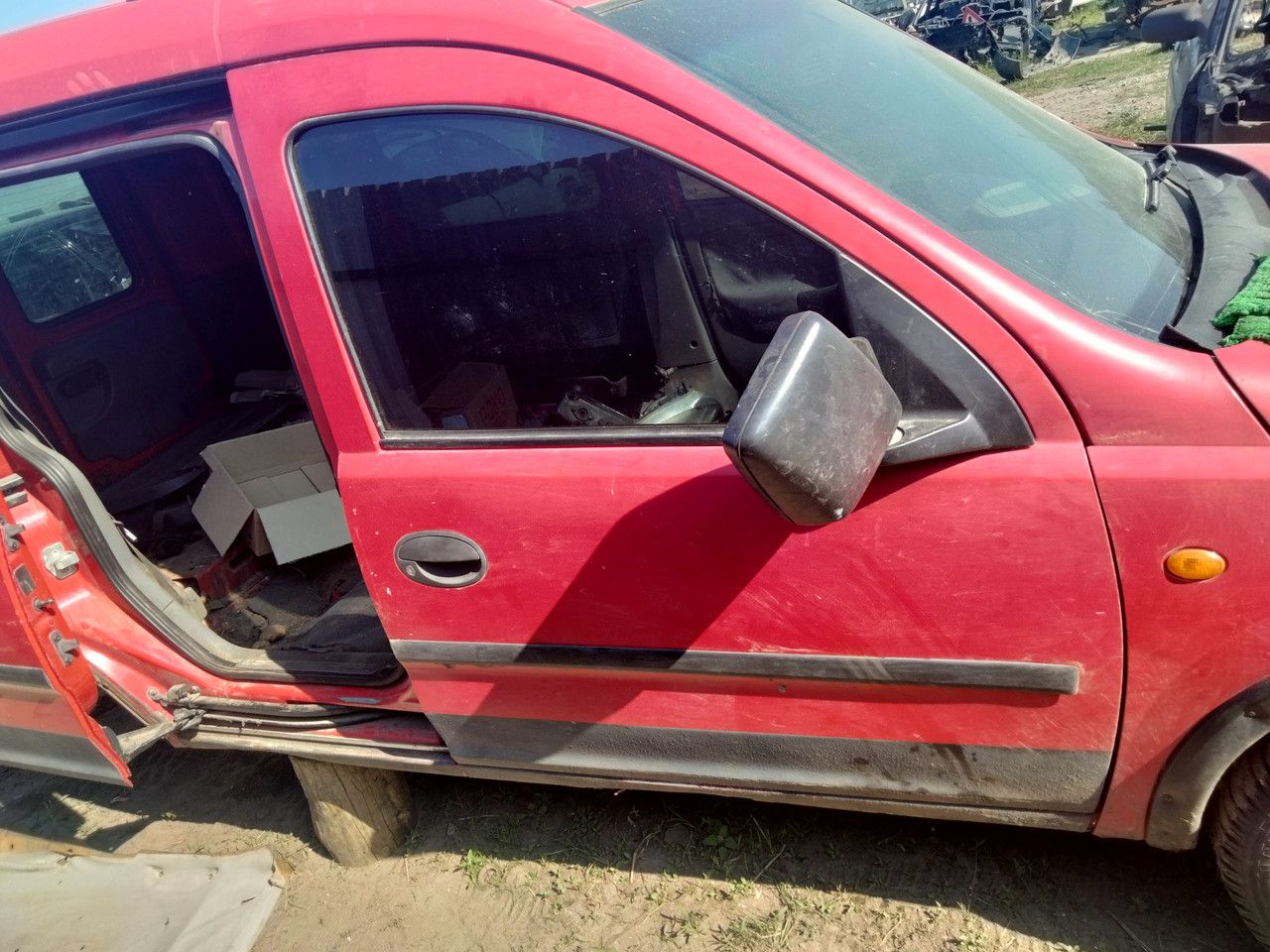 Дверь передняя правая Opel Combo C (2001–2011)
