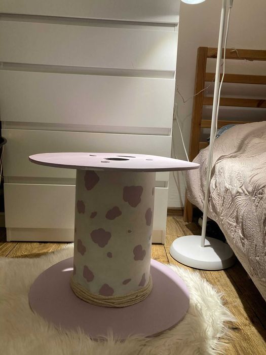 Dwustronny stolik dzieciecy ze szpuli