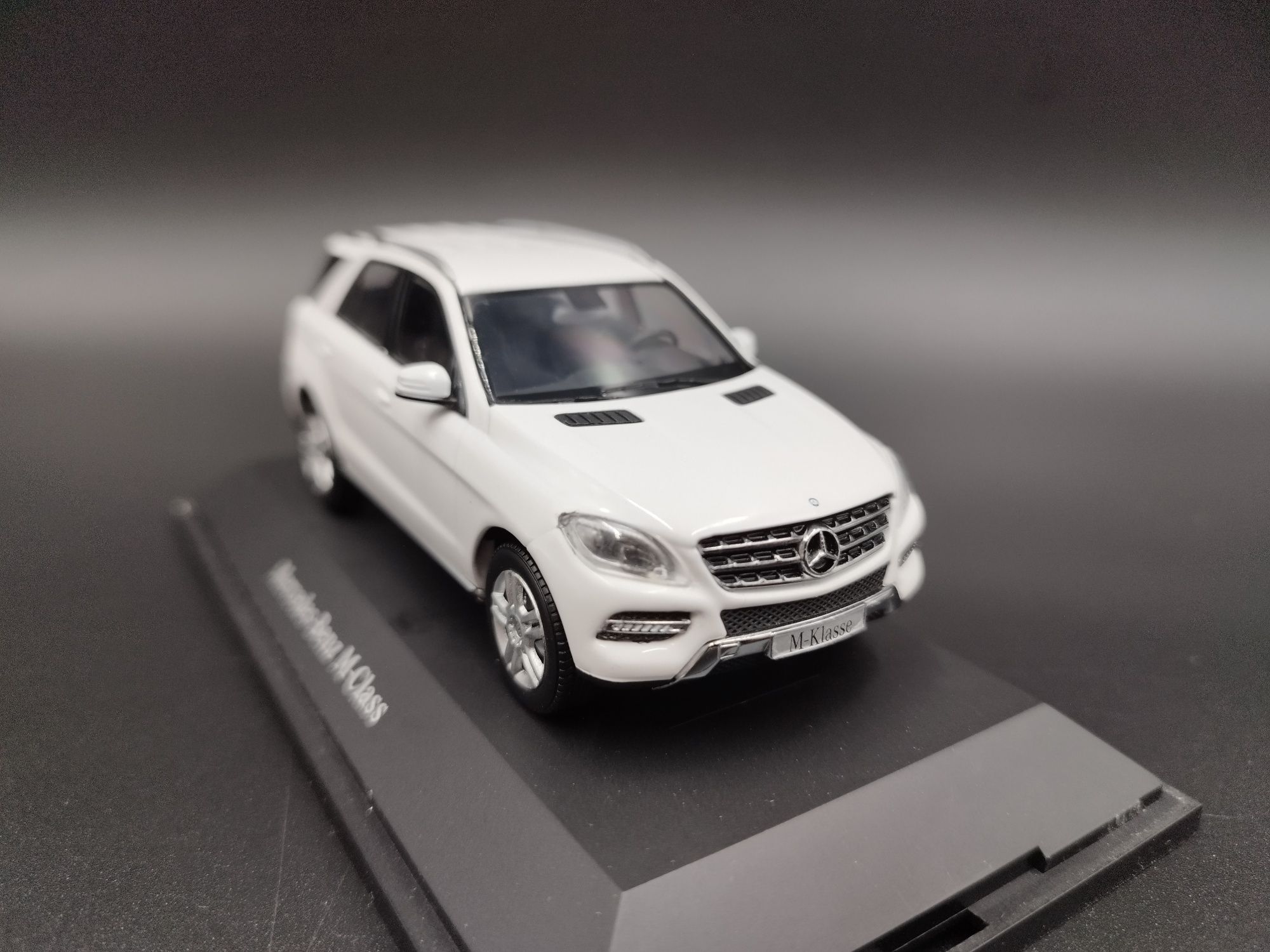 1:43 Minichamps Mercedes M-Class model nowy