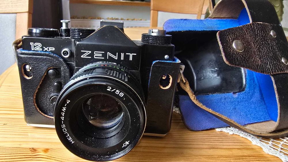 Zenit 12XP + Helios 44M-4 – w pełni sprawny zestaw z futerałem