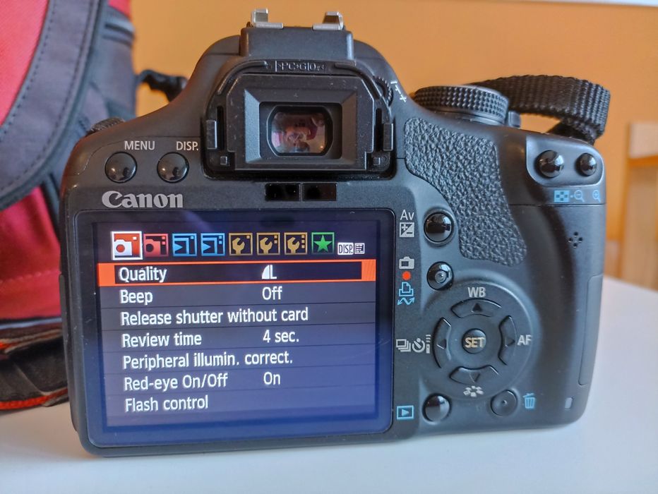 Canon EOS 500D DSLR (+bolsa, baterias, carregador)
Inclui câmara(c