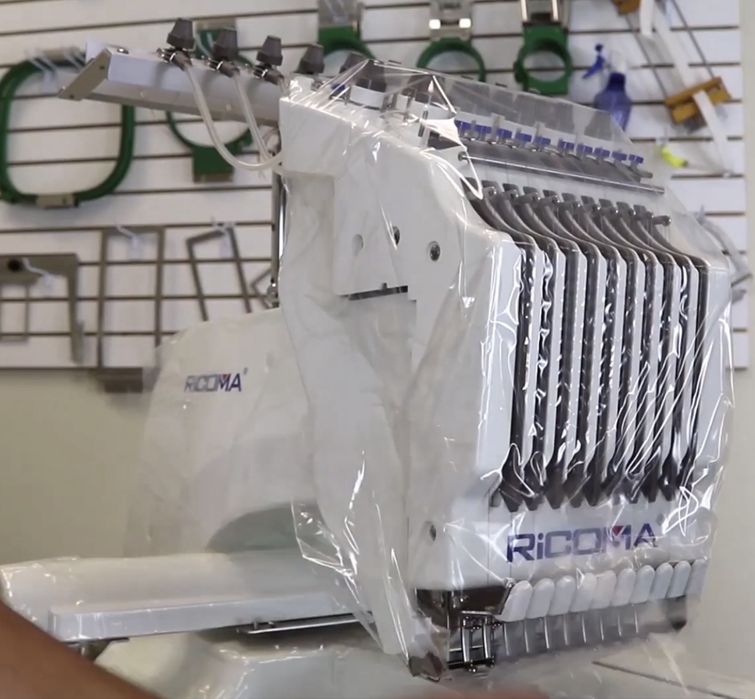 Máquina de Bordar RICOMA EM-1010 - NOVA