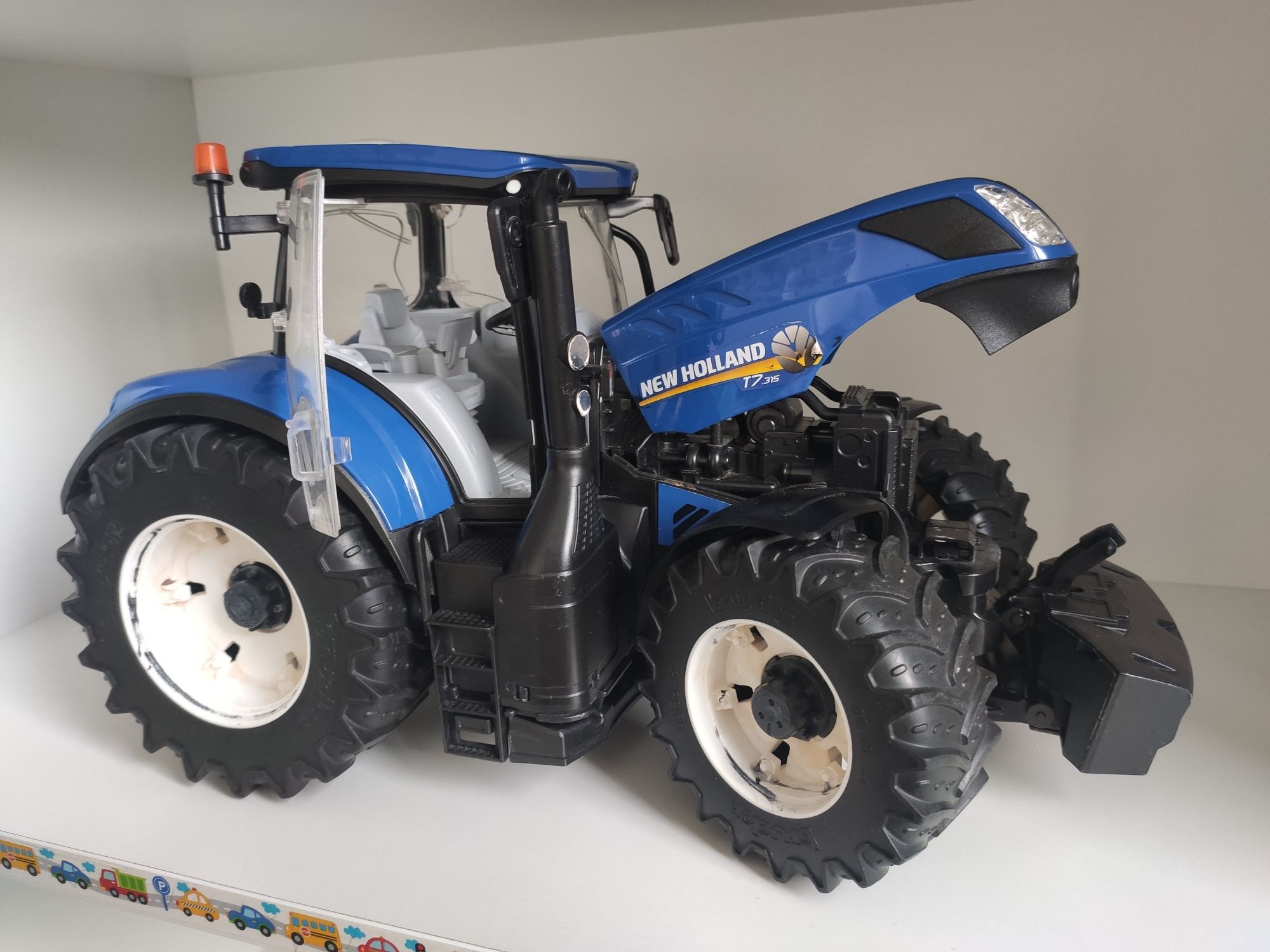 bruder traktor New Holland z ładowaczem