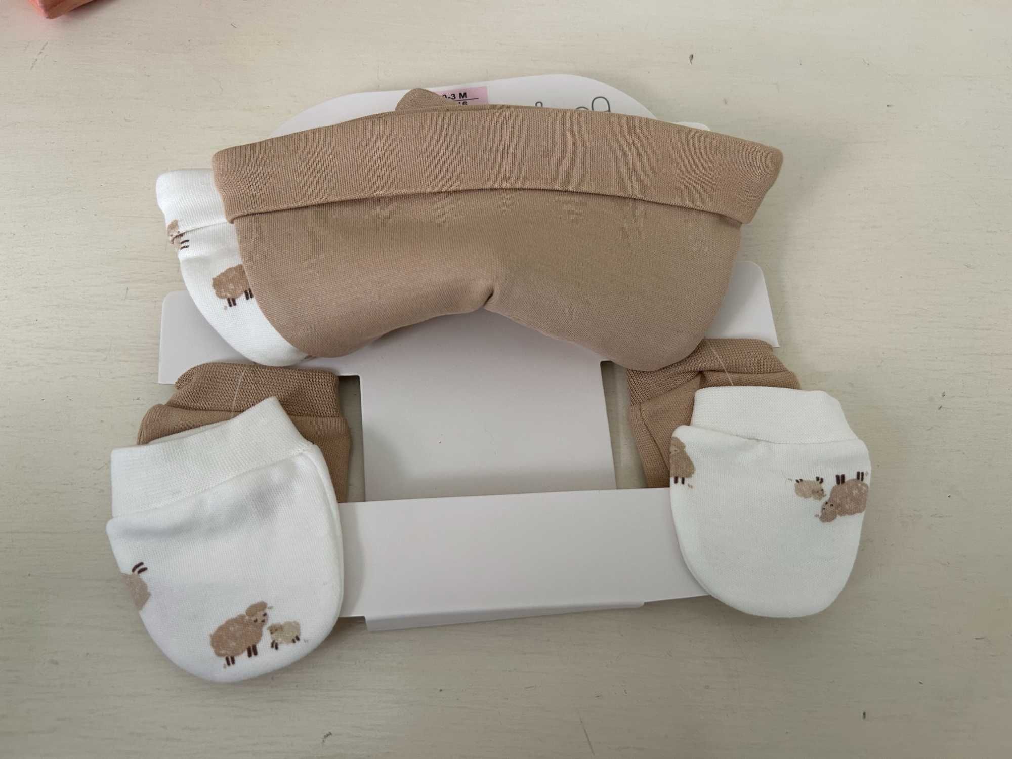Conjunto de 2 gorros + 2 pares de luva para bebé