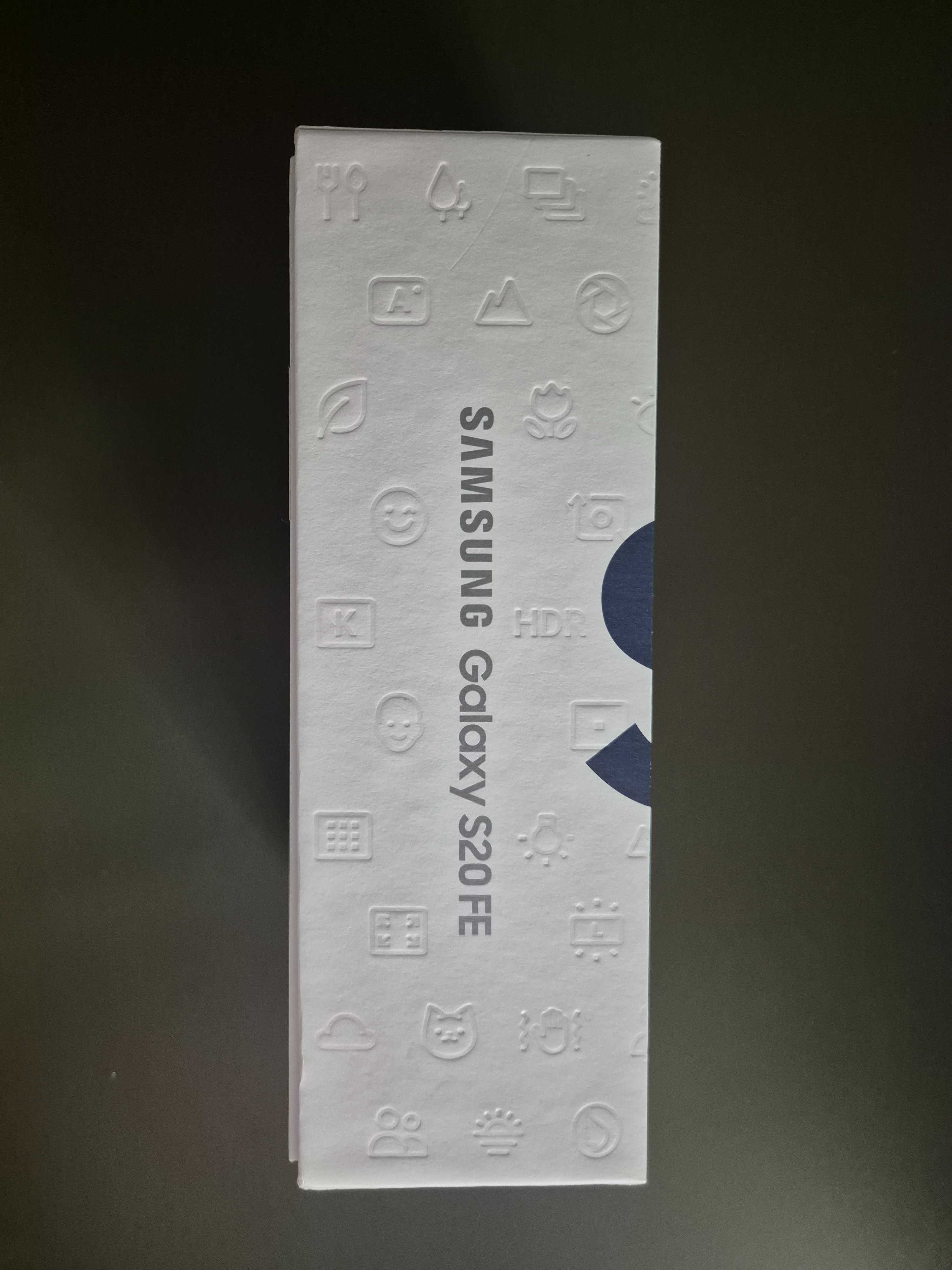 Samsung Galaxy S20 FE z etui
