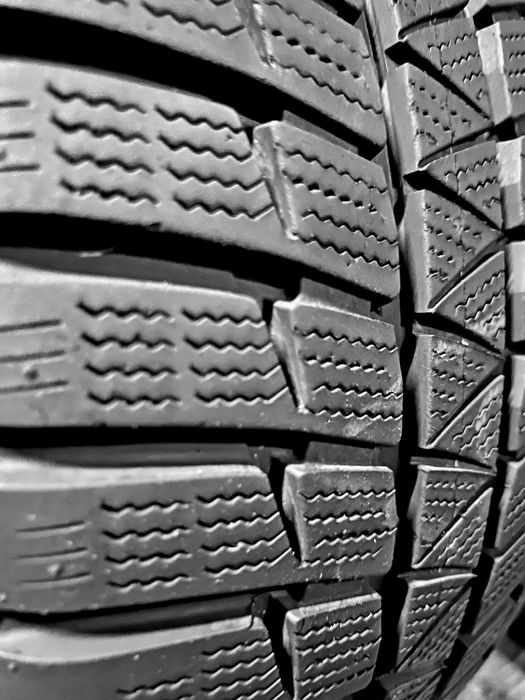 Шини Б/в 245.40.19 пара  Falken