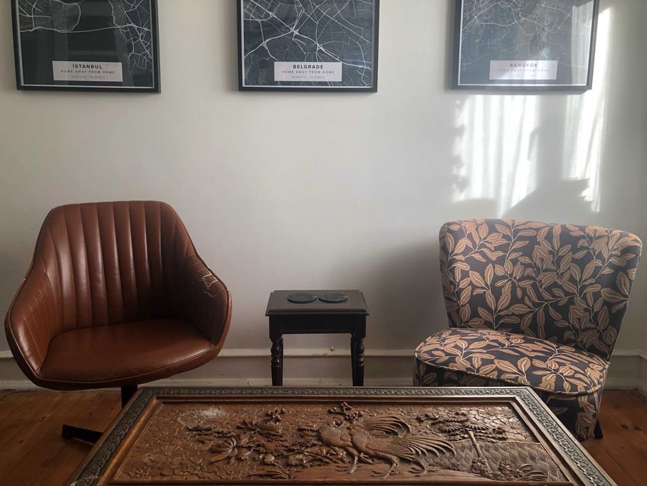 Cadeira pequena de pele estilo vintage