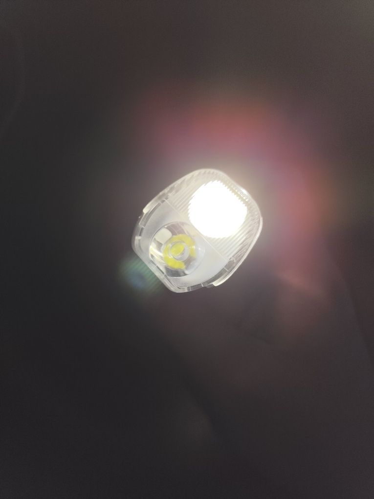 Lampka rowerowa przednia ProX z wyświetlaczem LED – USB, kilka trybów