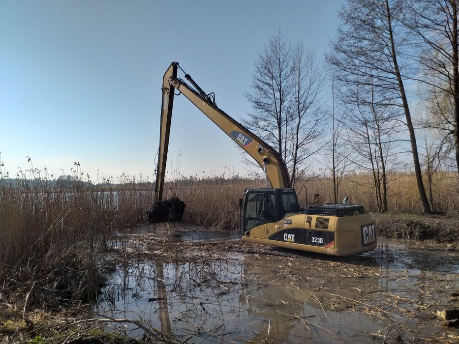 Kopanie stawów wykopy koparka long plaża roboty ziemne bagrowanie