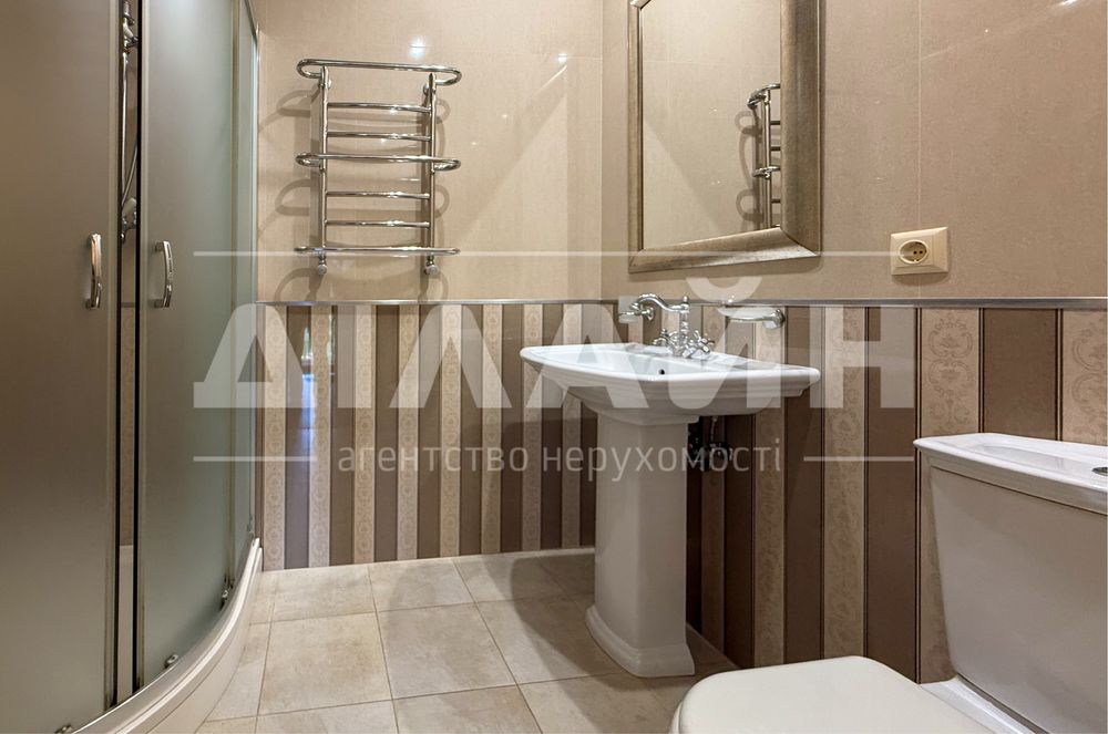 Vip будинок 4 спальні , 2 с/у на Правому березі