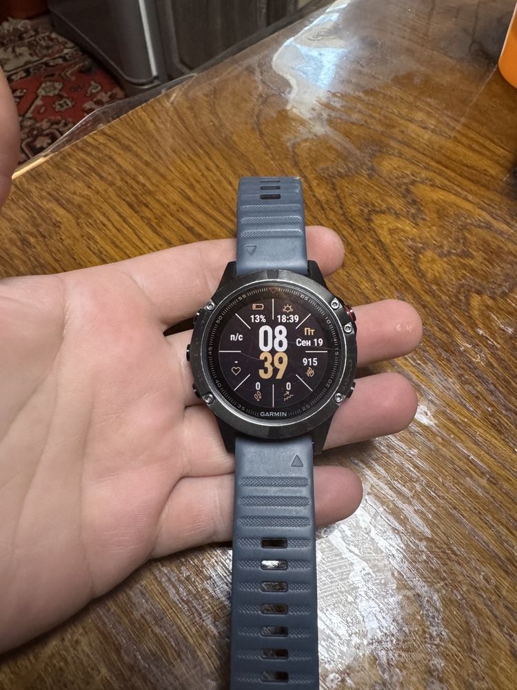 Продам Garmin fenix 5