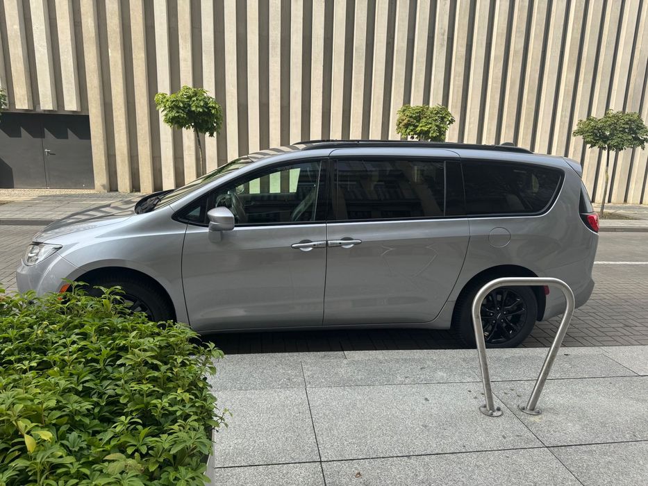 Chrysler Pacifica TOURING L AWD Vat23% Leasing