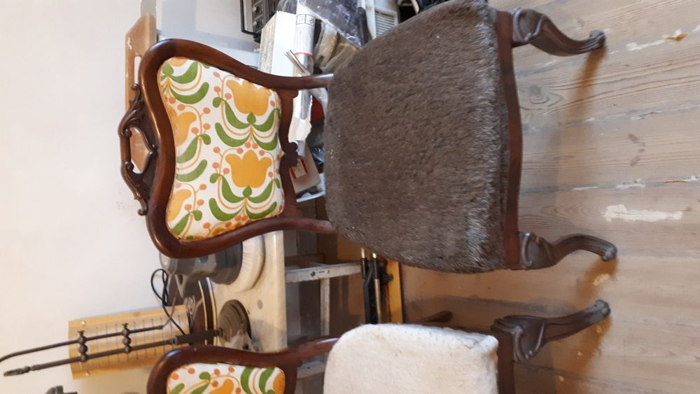 Krzesła antyk do własnej aranżacji.