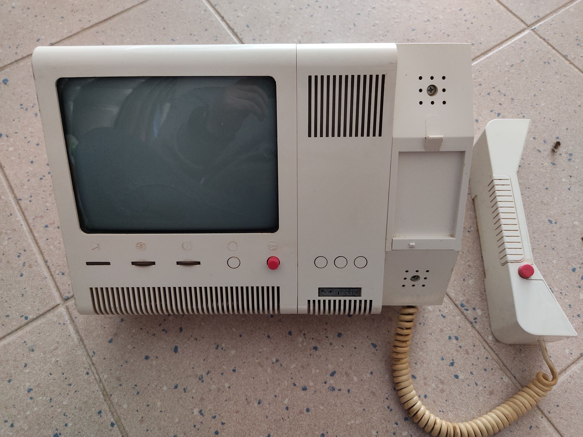 Vários equipamentos Comelit ( Alimentadores e Telefones )