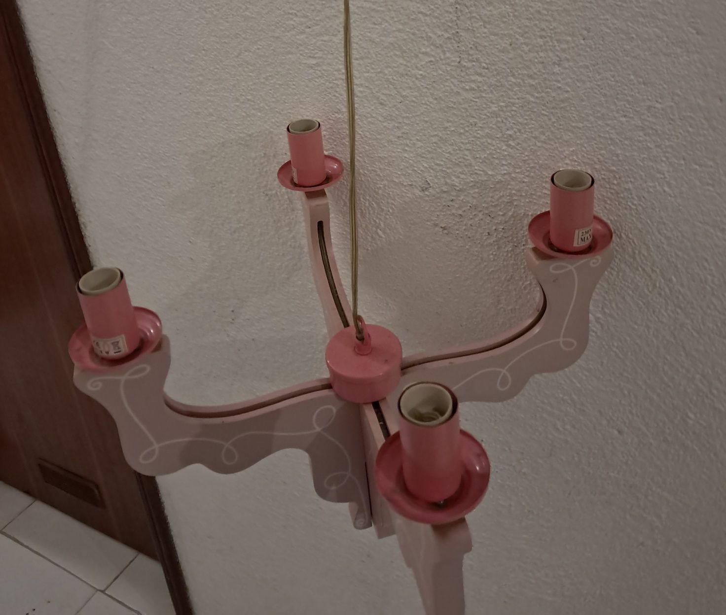 Candelabro para teto de quarto de menina