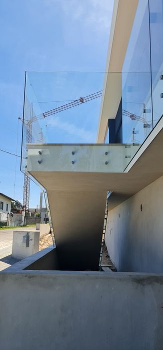 Guardas de escada ou varandas em vidro temperado ou laminado