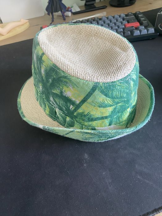 Пляжна курортна шляпа