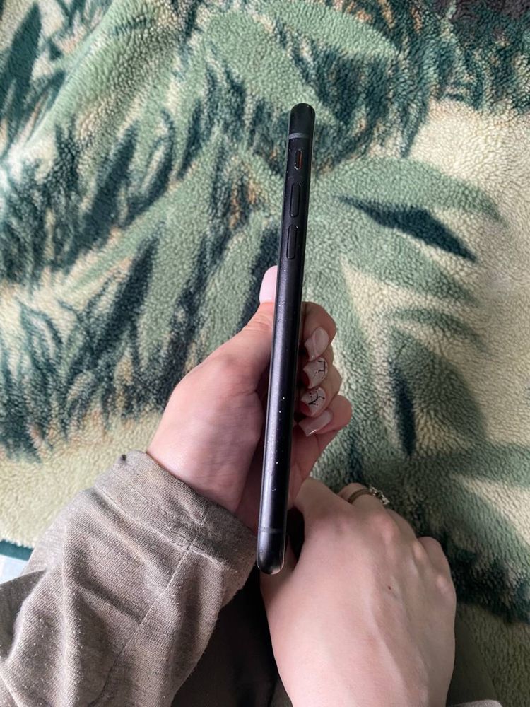 iPhone XR 64GB | Всё работает | Хорошее состояние | Родной аккумулятор