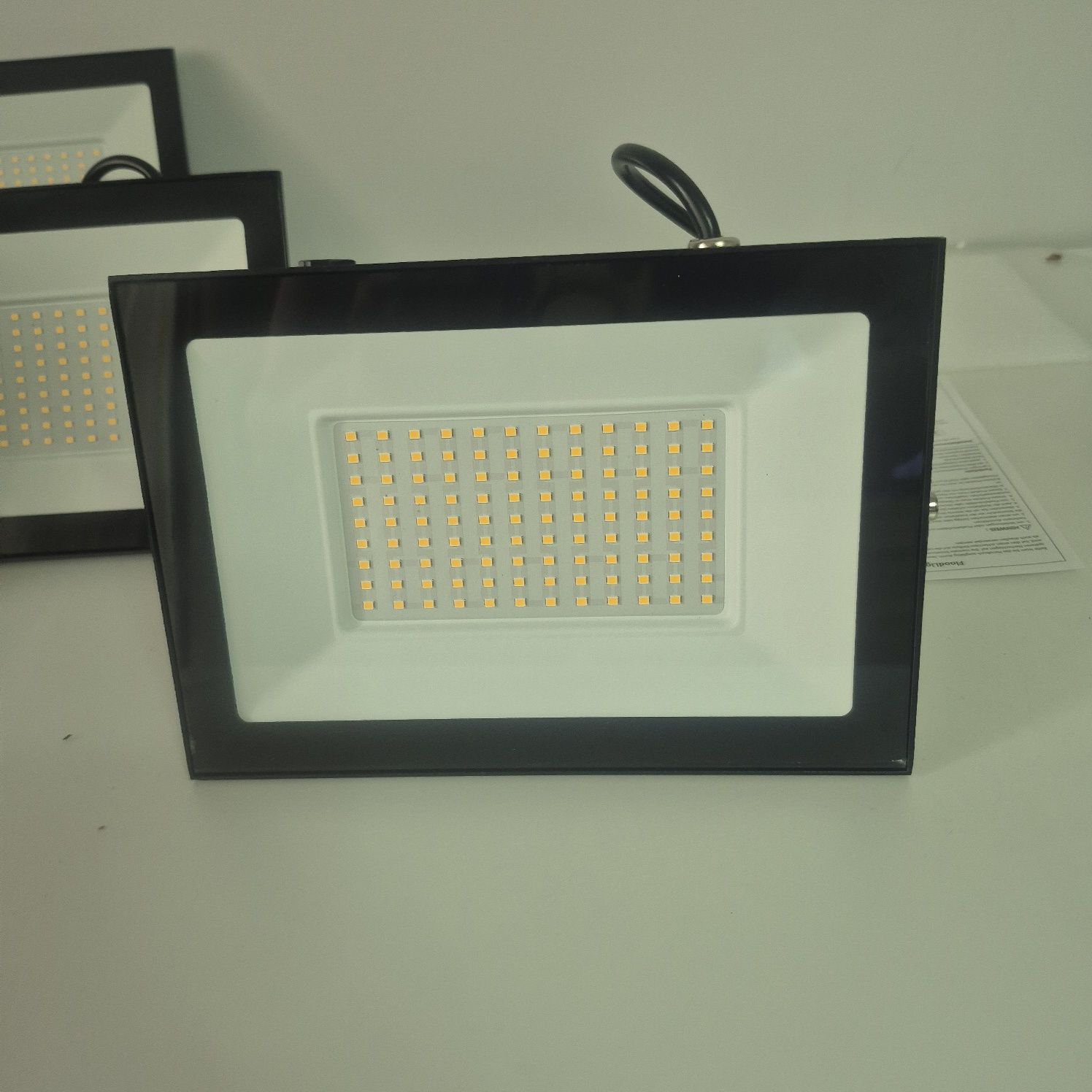 Led 100W Zewnetrzny IP 66 3000k z Przewodem i Wtyczka 
Ledy Nowe, mozl
