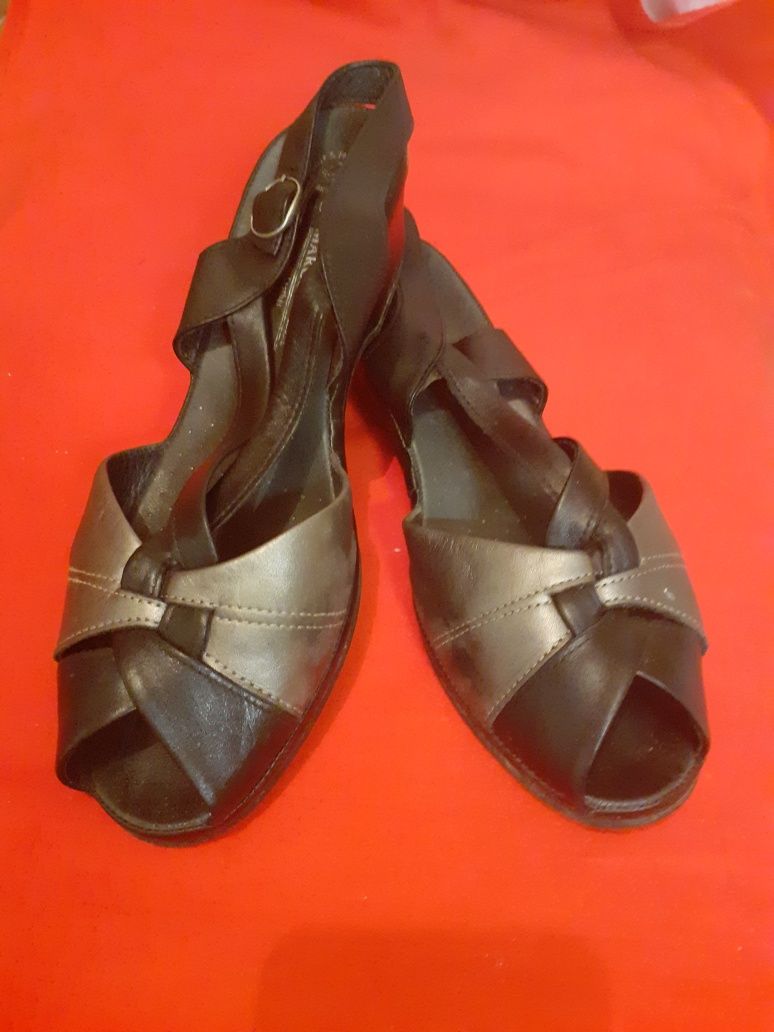 Bardzo  wygodne  buty dla starszej  Pani