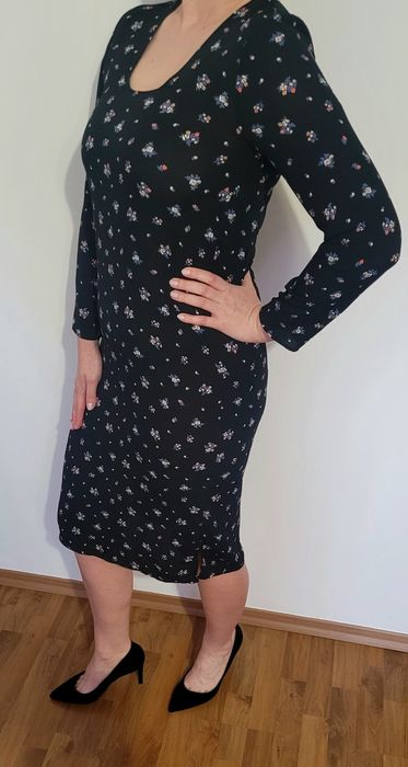 Śliczna sukienka midi z długimi rękawami w print delikatne kwiaty