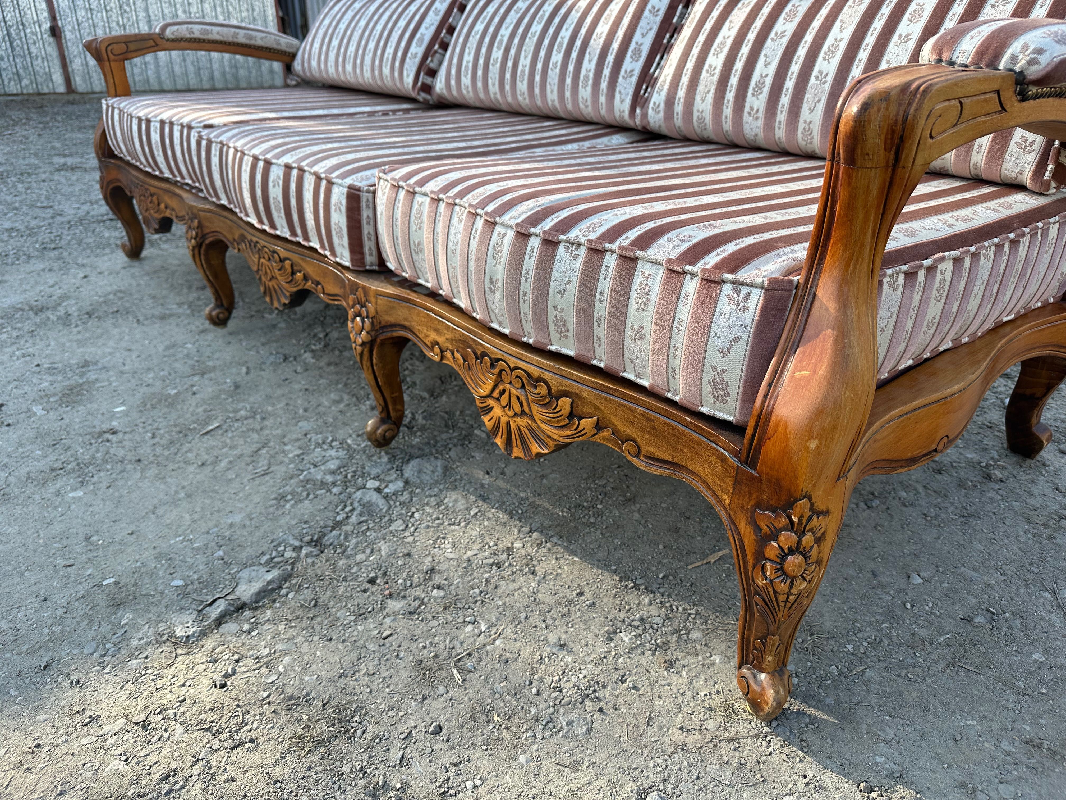 Stylowa sofa Ludwik XV ręcznie rzezbiona, lite drewno