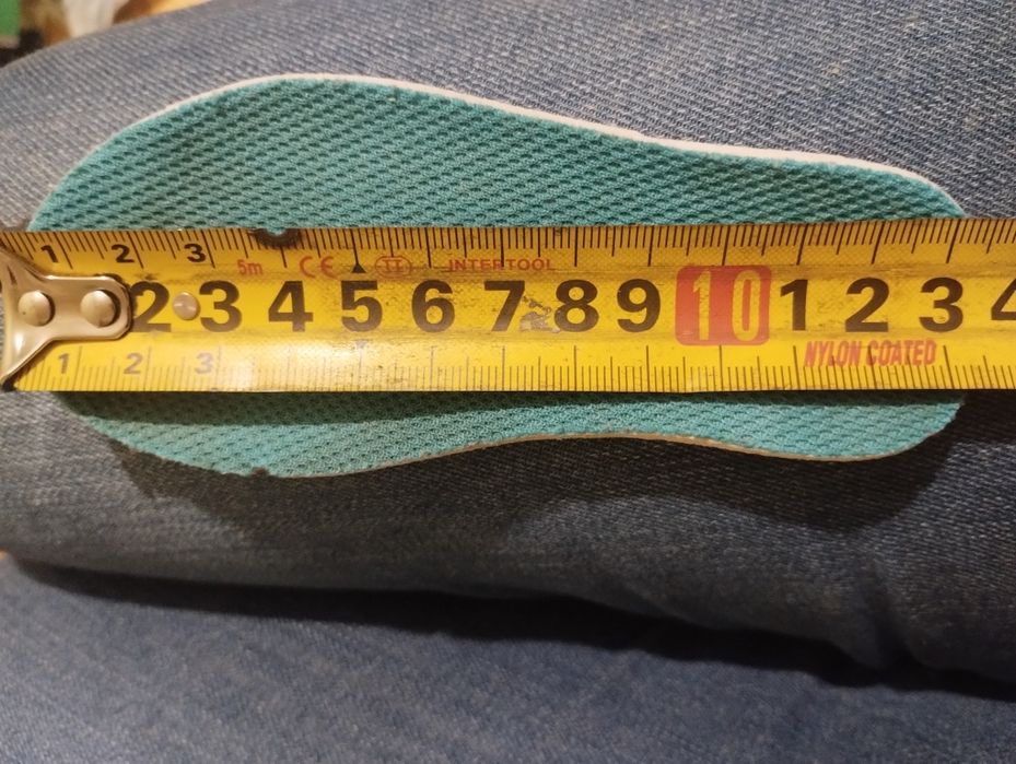 Отдам кроссовки на девочку