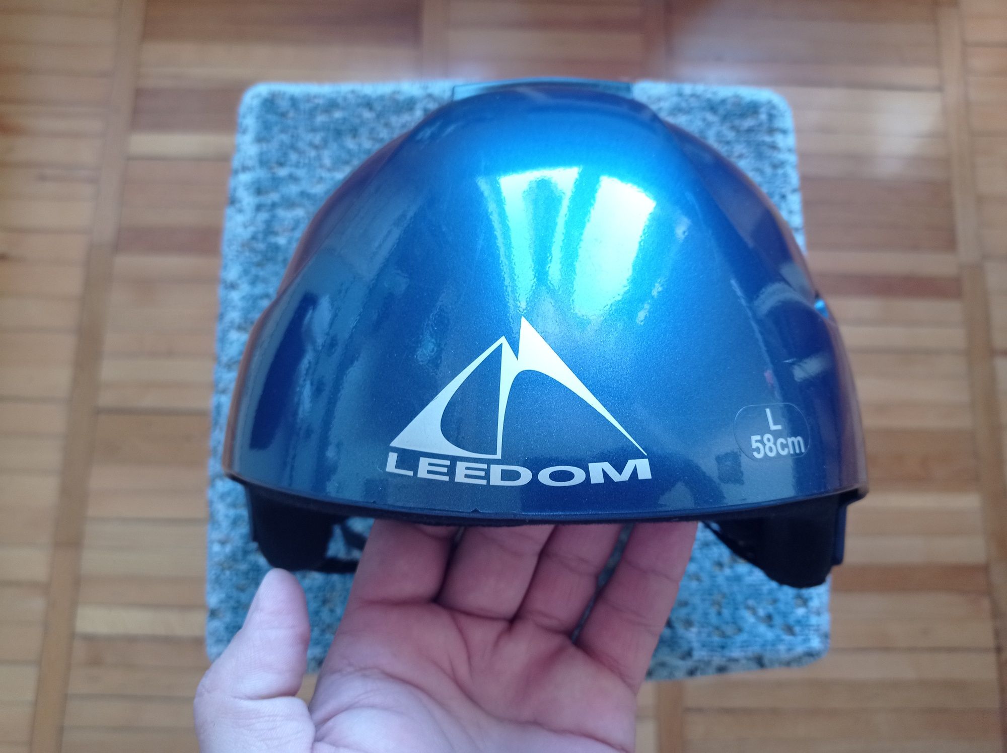 Велосипедный (лыжный) шлем