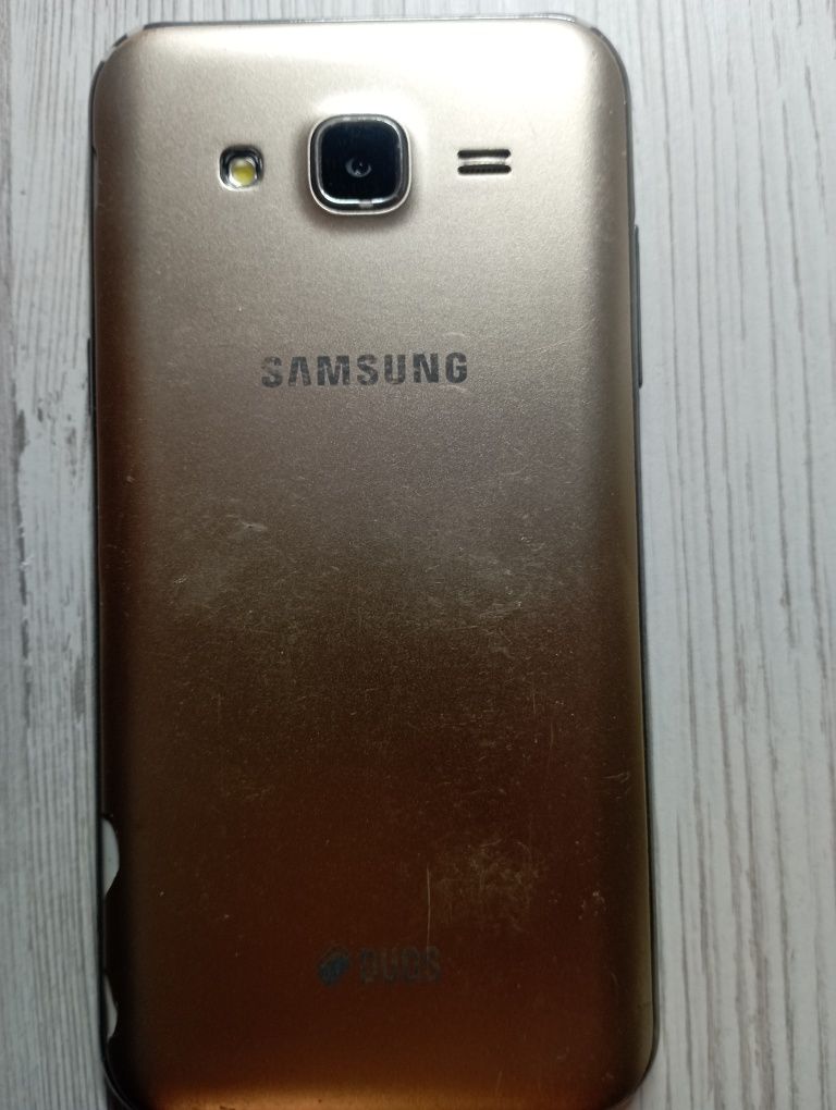 Мобільний телефон Samsung J5