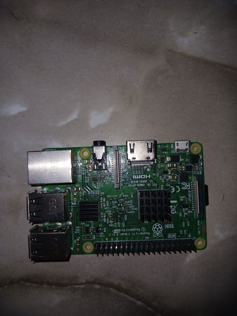 Raspberry PI 3 Model B
CPU - 1.2GHz;
Пам'ять - 1GB LPD