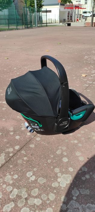 Cadeira Auto Baby-Safe 3 i-Size da Britax Römer + ISOFIX