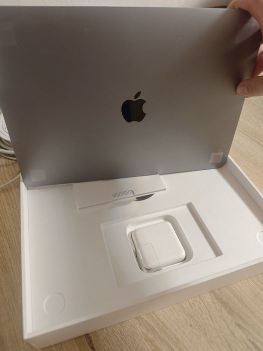 Macbook air m1 8/256