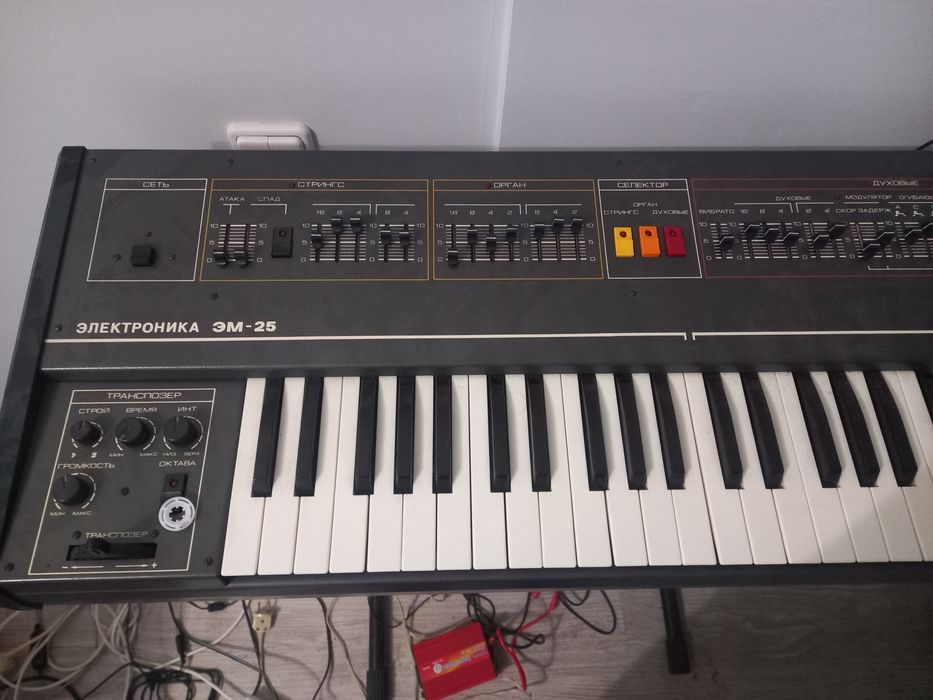 Синтезатор стрінгс ЕЛЕКТРОНІКА ЕМ-25 / ЭЛЕКТРОНИКА ЭМ-25