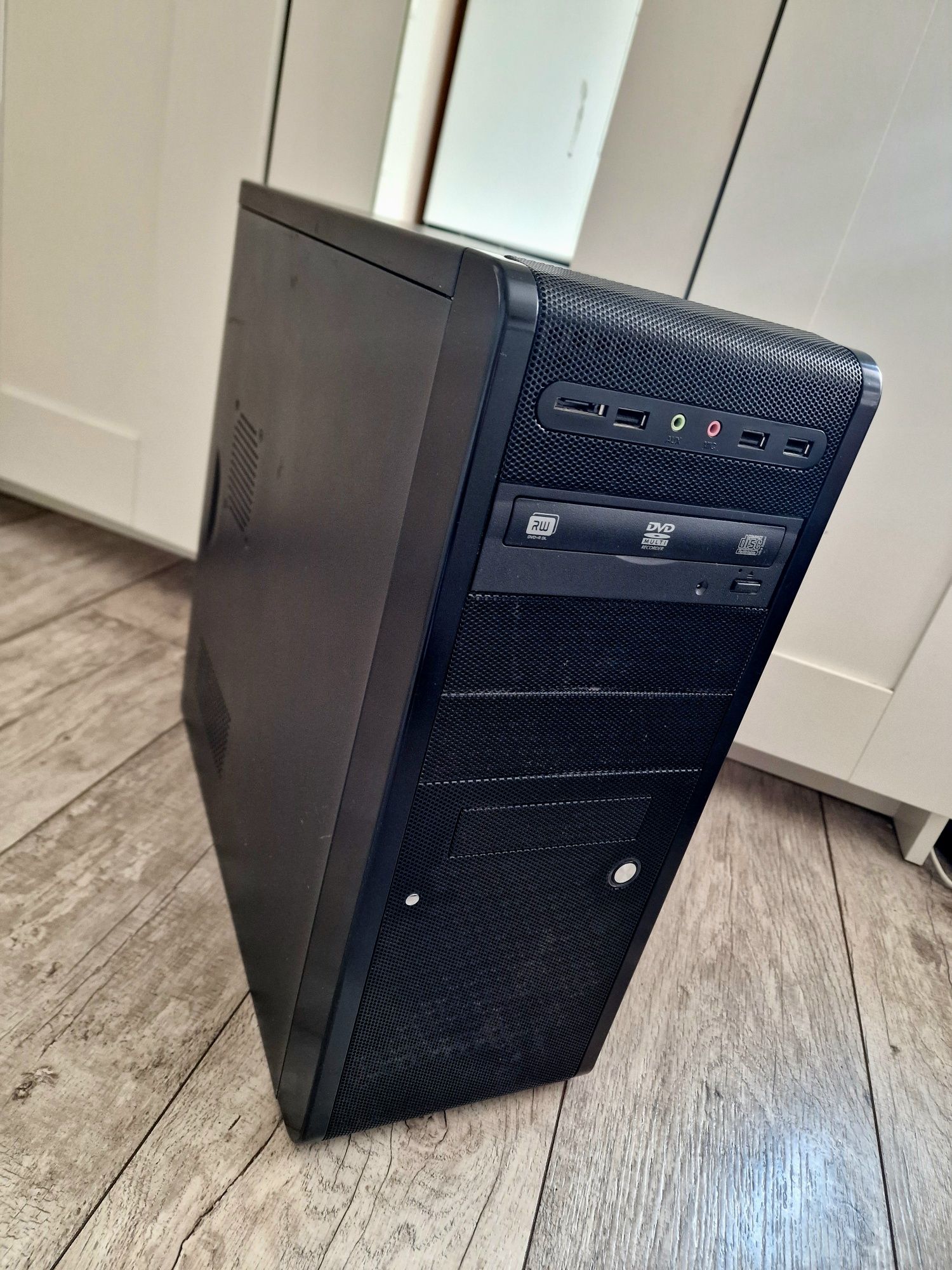 Komputer stacjonarny Intel i5 16GB RAM nVidia GTX750 win10 ssd+hdd