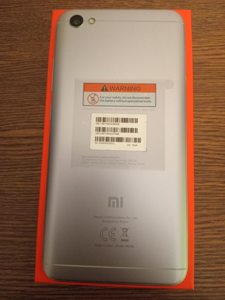 Телефон Xiaomi Redmi Nout 5A.