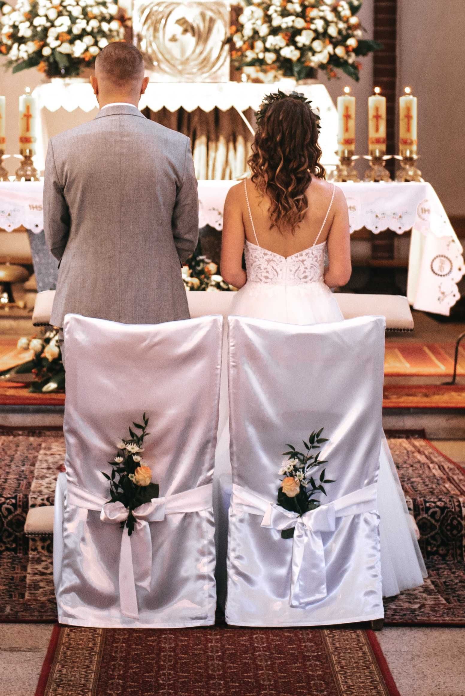 Koronkowa suknia ślubna obszyta perełkami z efektownym tyłem!