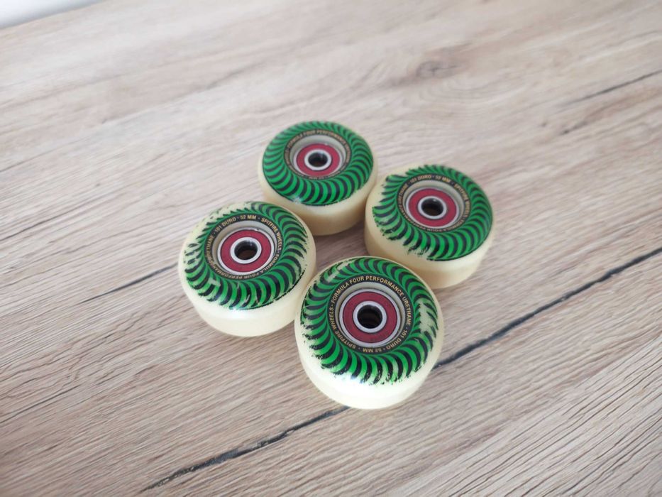 Kółka Spitfire F4 101 Classic 52 mm z łożyskami Bones Reds