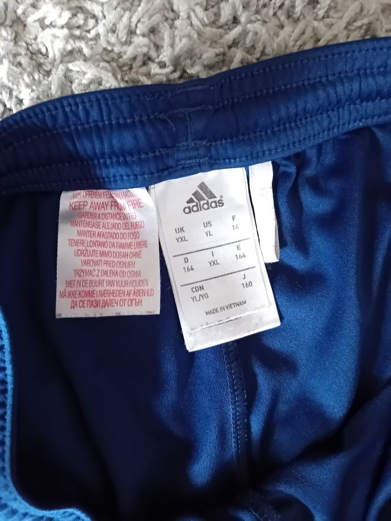 Adidas spodenki chłopięce nowe